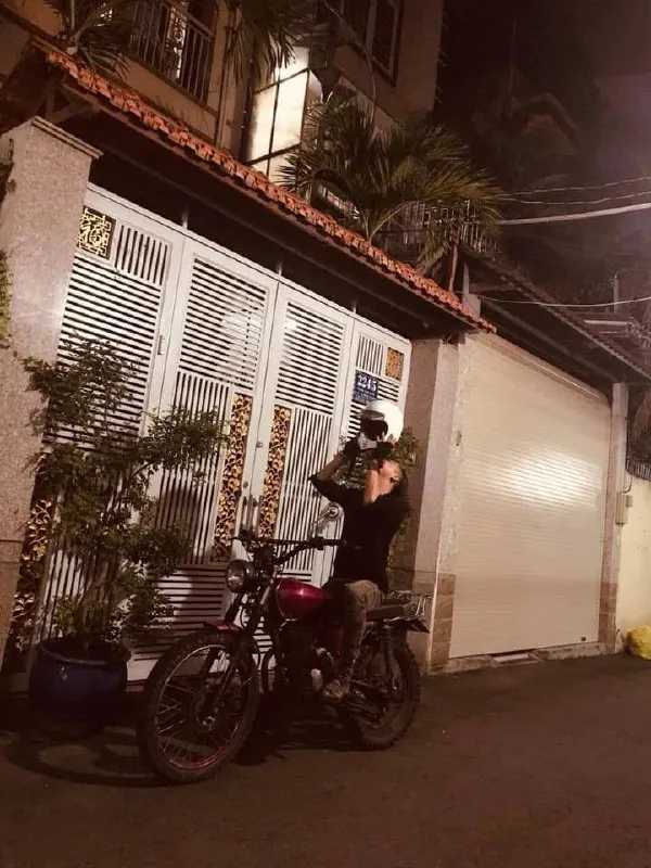Ngồi trên xe cổ