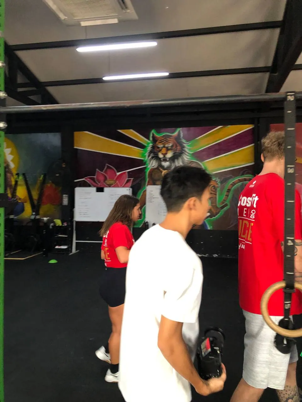 Phòng CrossFit — trần công nghiệp
