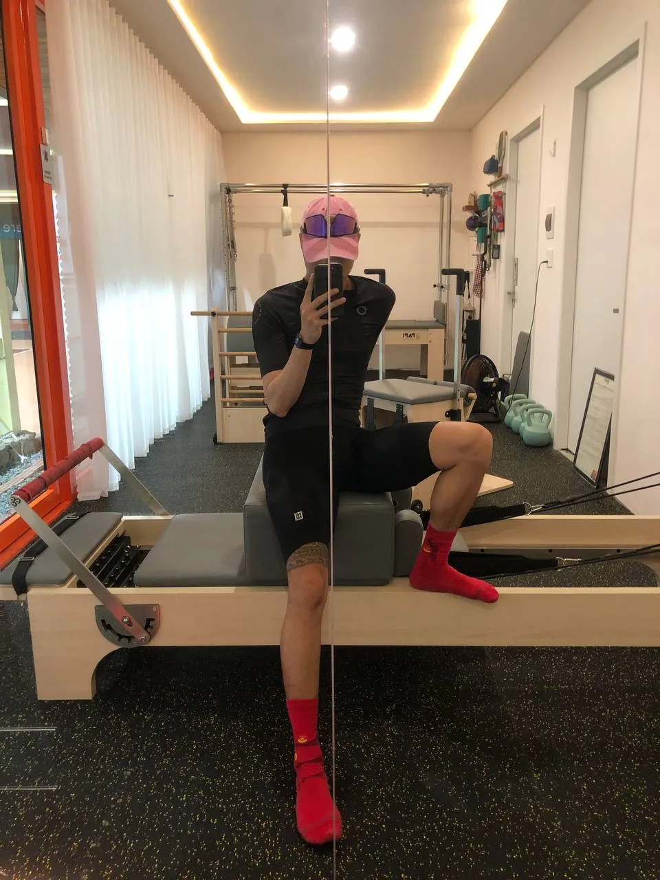 Trên máy reformer — ảnh gương